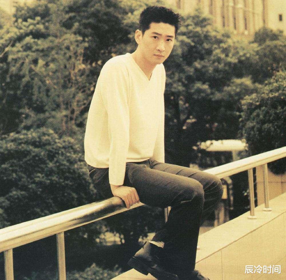 周杰|52岁周杰靠种米身价过亿，出门必戴帽子口罩，隐忍多年才大彻大悟