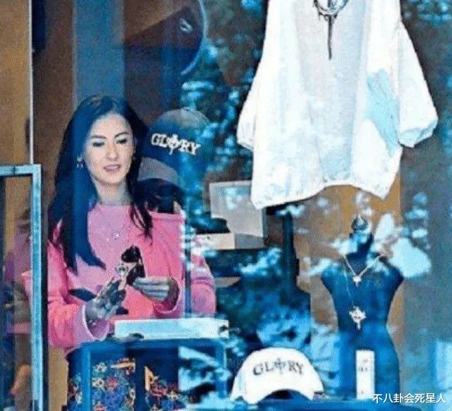 TVB|TVB小生连关香港7间店，亏损百万，有港星在内地开厂身家过亿