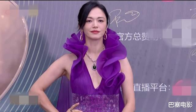 连衣裙 微博之夜红毯：刘亦菲靠脸撑，王一博帅回来，姚晨：我土但我自信