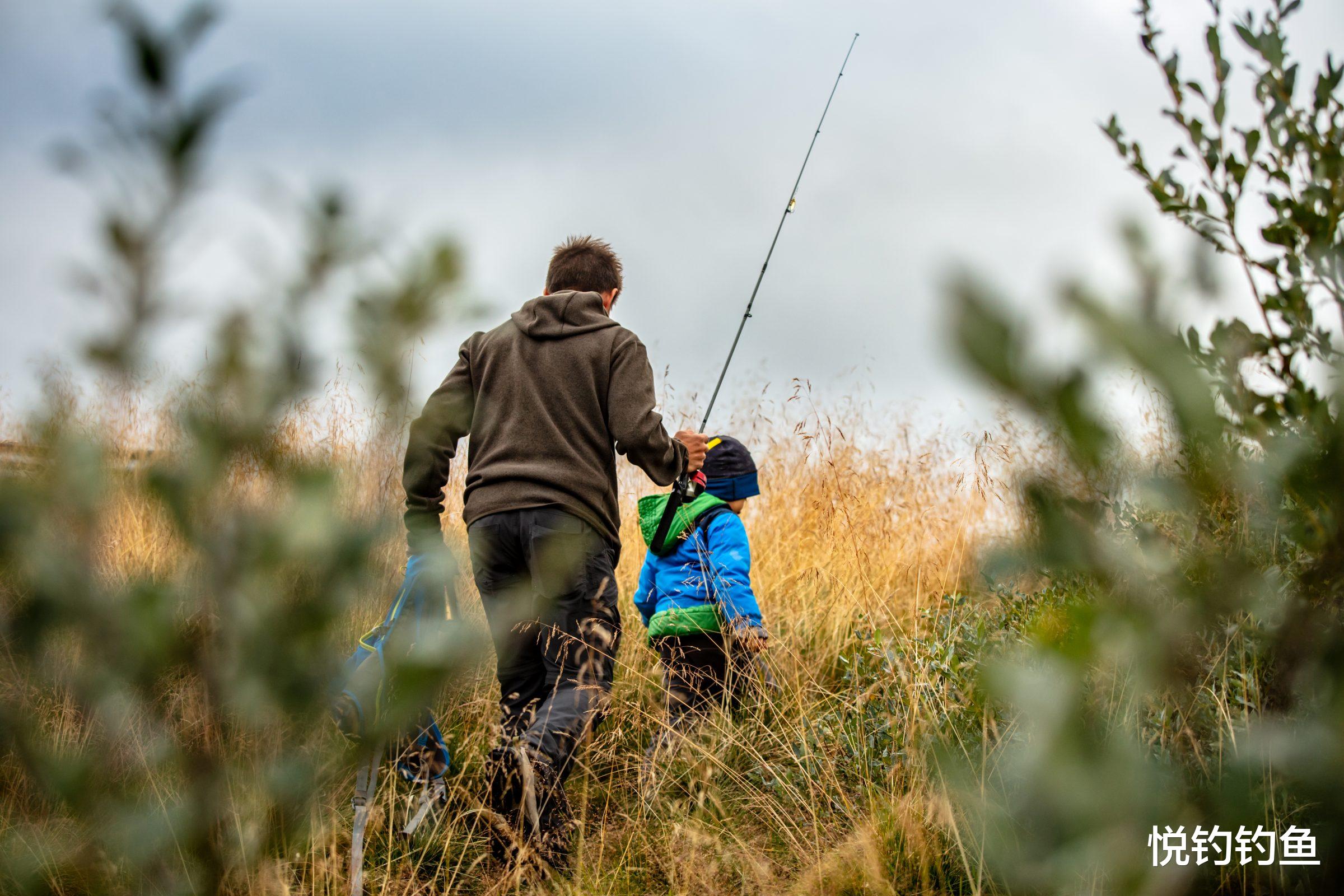 |父亲不光教会了我钓鱼技巧，还把钓鱼变成了哲学……