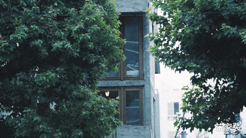 一家三口，50年如一日的挤在12平小房里，看着憋屈实则很幸福