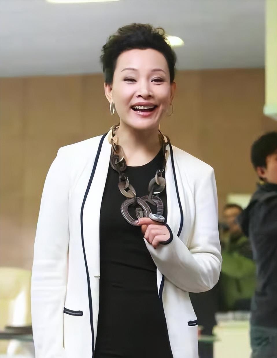 陈冲|一则动态让陈冲跌落神坛，网友：咎由自取