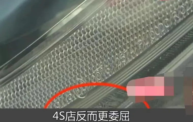 浙江,杭州。柴女士花280万元买了一辆豪车后车子发生事故