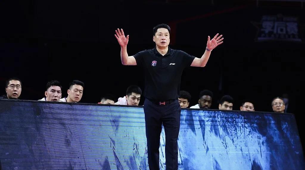 李春江|李春江不再沉默，上海男篮或清理五人离队，王牌阵容足可叫板辽篮