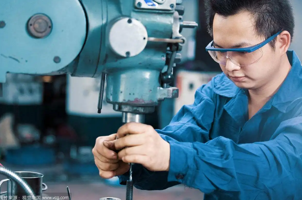 大学生|3大岗位出现“用工荒”，月薪过万却不受待见，网友：不是钱的事