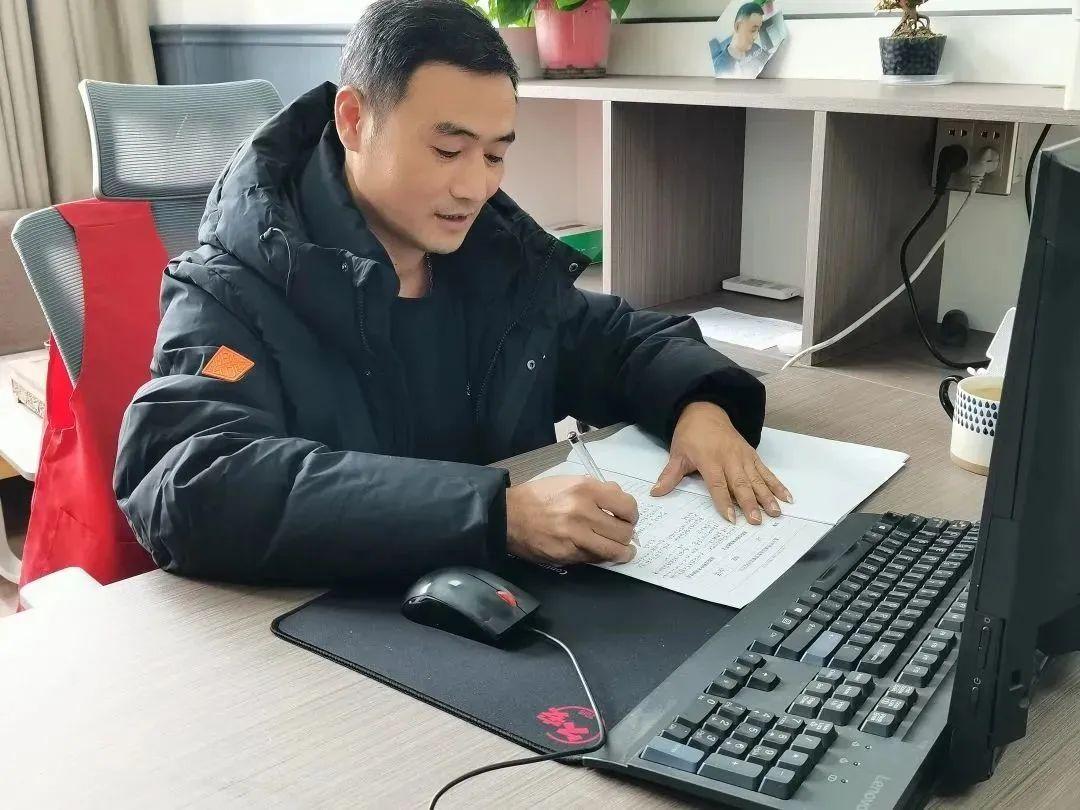 ?神操作!浙江一体育老师“骗”了骗子10万元,网友:反诈是体育老师教的!