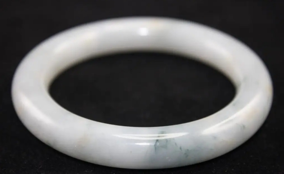 翡翠|翠轩一品-翡翠还有白灰色?没想到这么值钱!