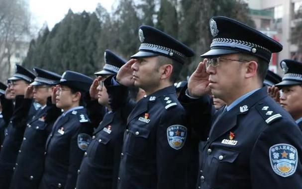 2002年,5名男子模仿电视剧《插翅难逃》抢劫23万,警察5天破案