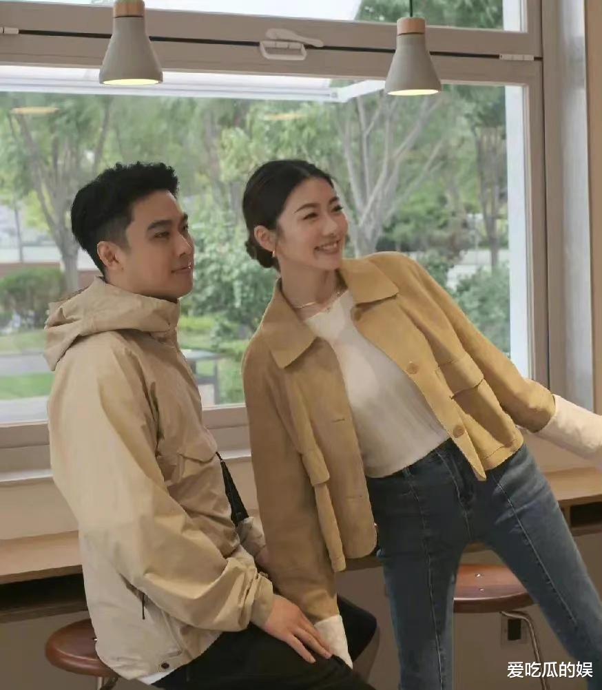 郑恺|程晓玥官宣订婚,和未婚夫相识比郑恺早,看起来更靠谱