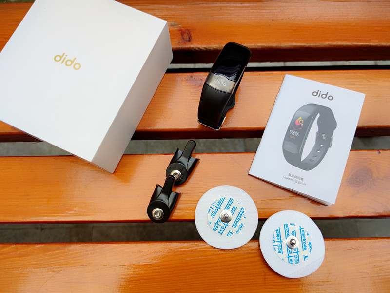 互联网+|过年送父母的最好礼物，dido Y2多功能健康监测手环