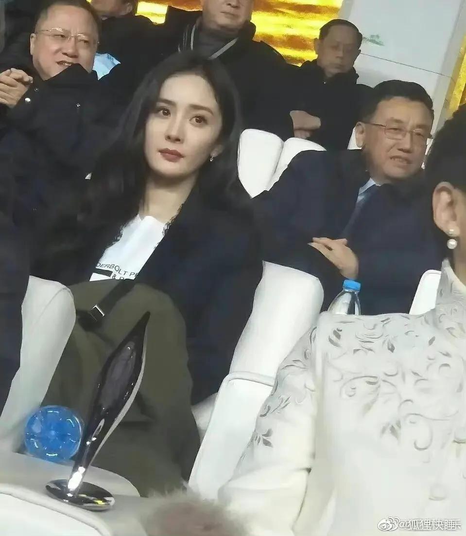 黄圣依 9位花旦离开P图差距就出来了，黄圣依女生男相，刘亦菲险胜