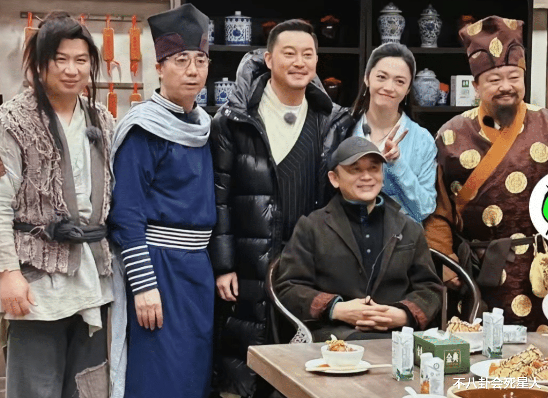 吴彤|娱乐圈明星,正在靠“贩卖情怀”赚得盆满钵满