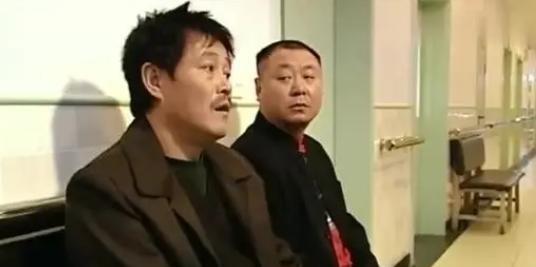 关婷娜|关婷娜：21岁签约赵本山公司，长得漂亮39岁还单身，父母一直为她担心