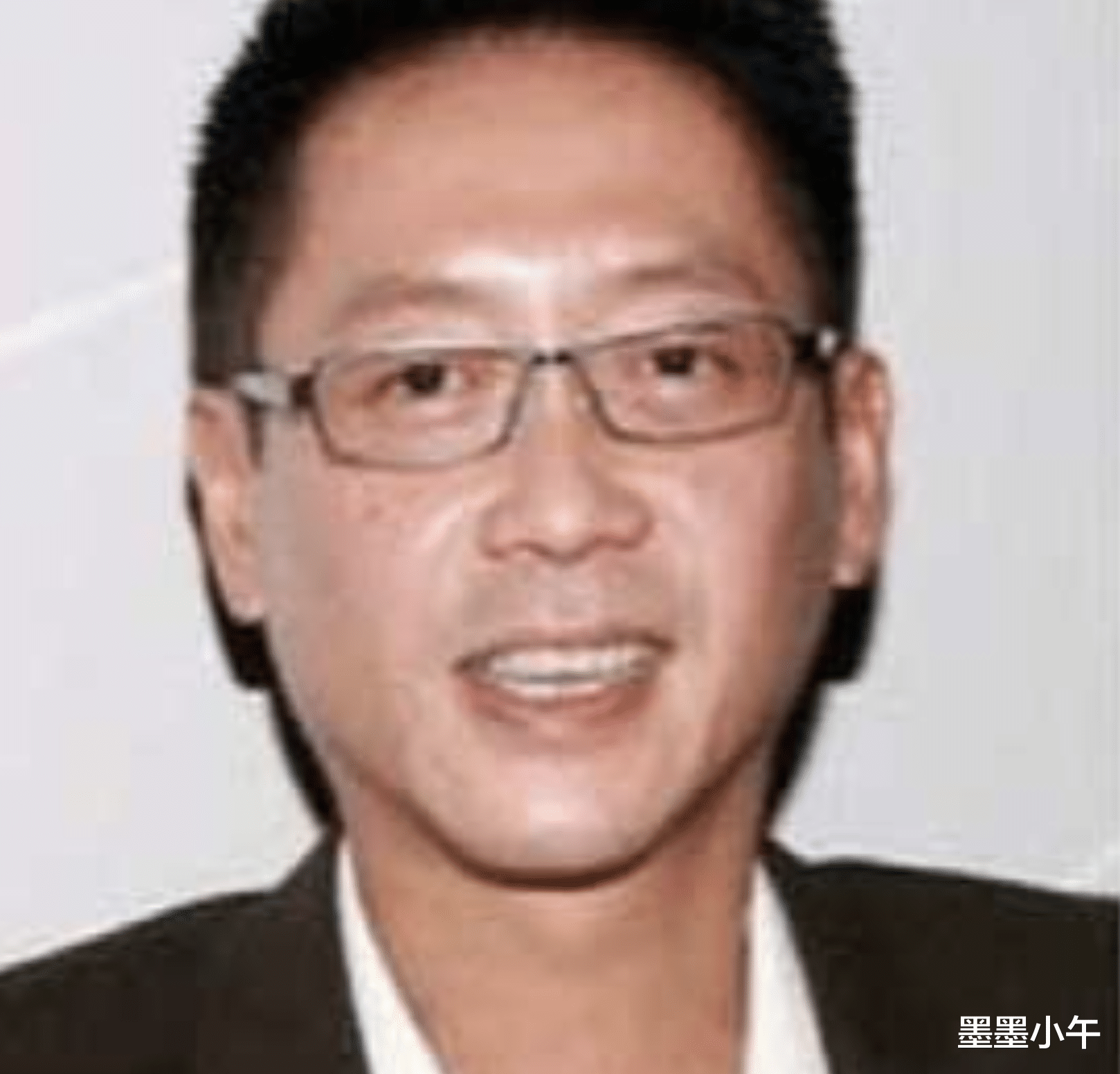 何超琼|离婚22年后，再看何超琼，许晋亨的人生状况，夫妻差距一目了然