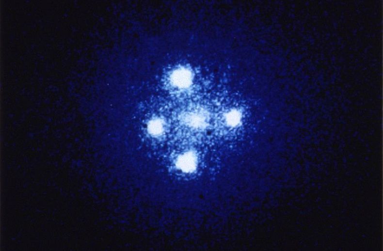 既然宇宙充满天体,哈勃望远镜观测遥远宇宙会被阻挡吗?
