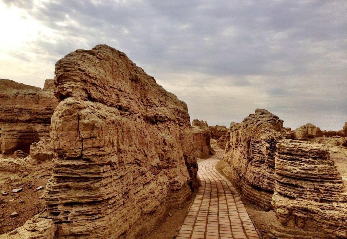 新疆维吾尔自治区|新疆几大神秘古国最值得去哪个？自驾来一趟秘境寻踪之旅