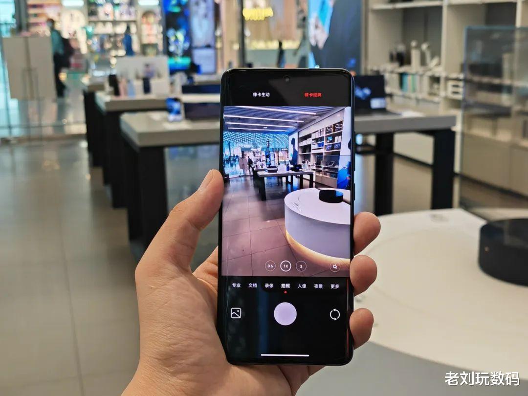 小米科技|价格相差800元，小米12S Pro打得过vivo X80 Pro吗？