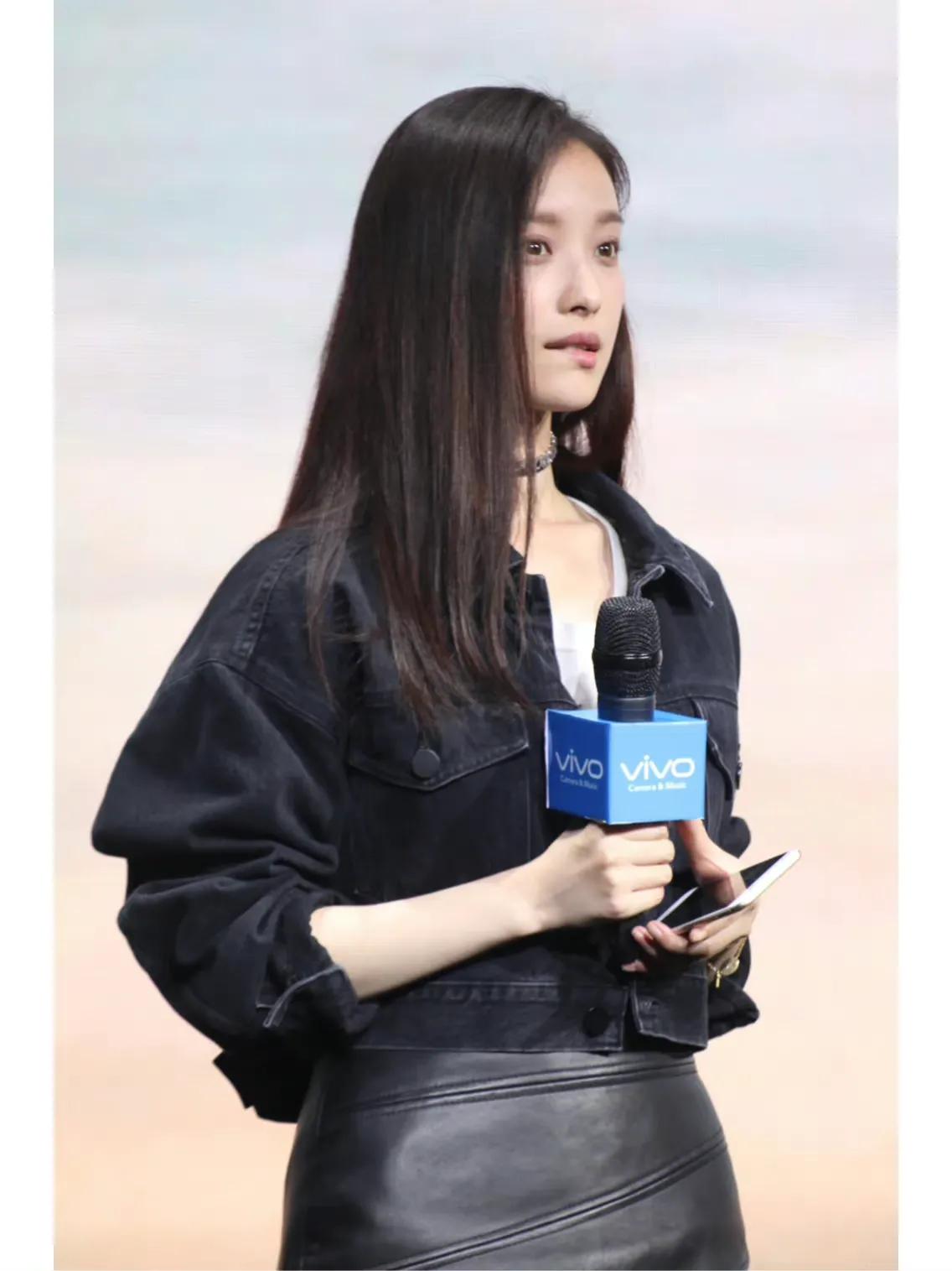 黄圣依 9位花旦离开P图差距就出来了，黄圣依女生男相，刘亦菲险胜