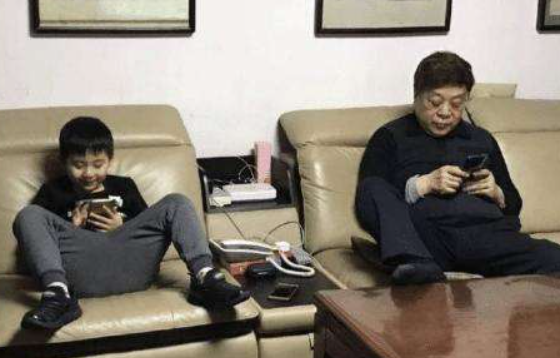 赵忠祥|赵忠祥临终前避开家人,只对倪萍交代:5亿财产一分都不要给儿子