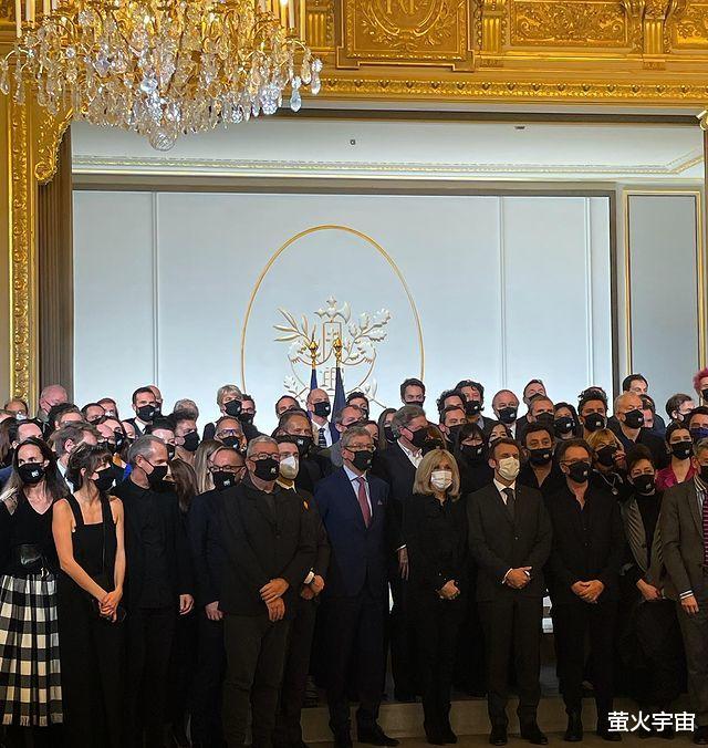 埃马纽埃尔·马克龙|68岁马克龙夫人久违现身,无笑容显憔悴,被44岁丈夫百般讨好