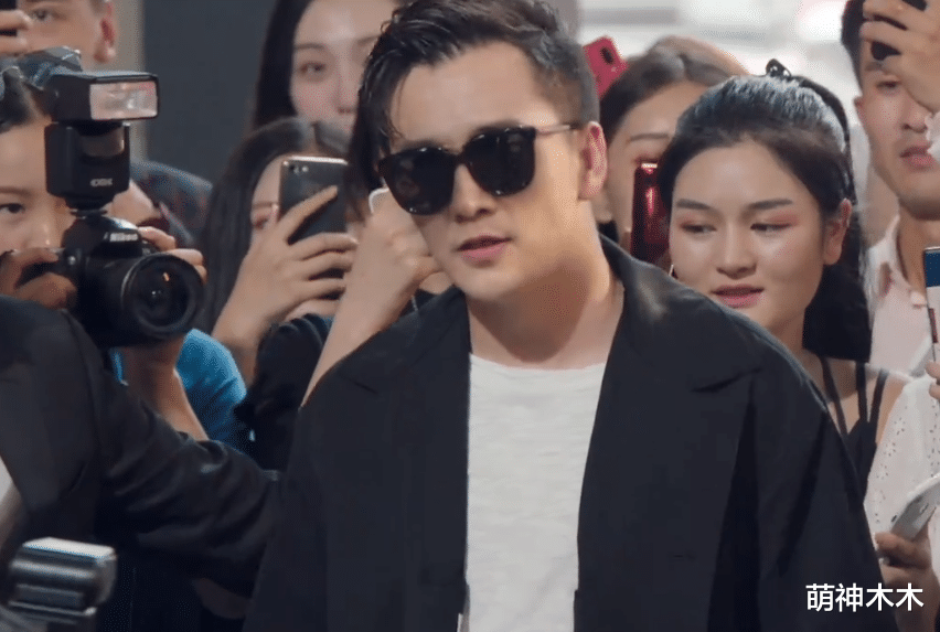 金伯利|翟天临新剧换脸效果差,神态油腻侧脸一模一样,一眼就能认出原身