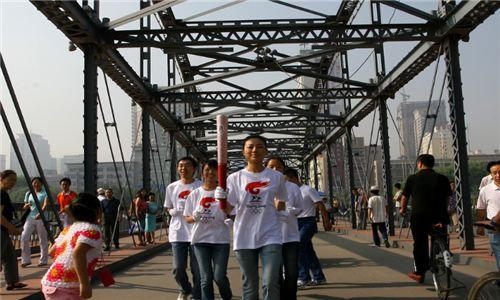又一女富豪“凉了”:身价70亿曾是奥运火炬手,现却被万元悬赏