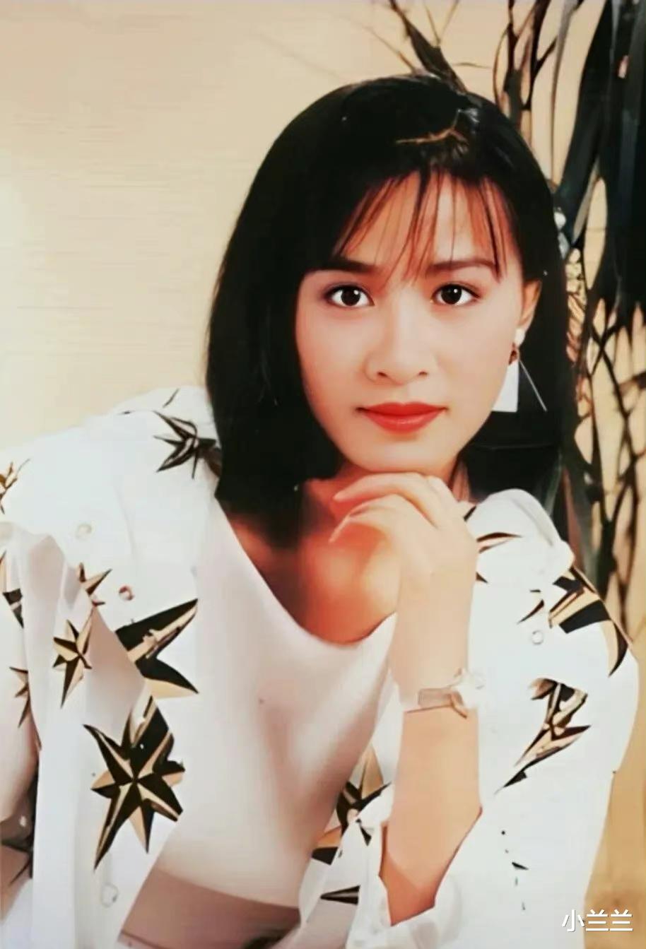 刘嘉玲|刘嘉玲是真敢穿,“东北花棉裙”配长靴,这造型也只有她能hold住!