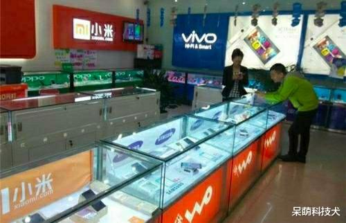 vivo|手机店里大多向顾客推荐vivo oppo，原因是优惠几百店家还能赚几百