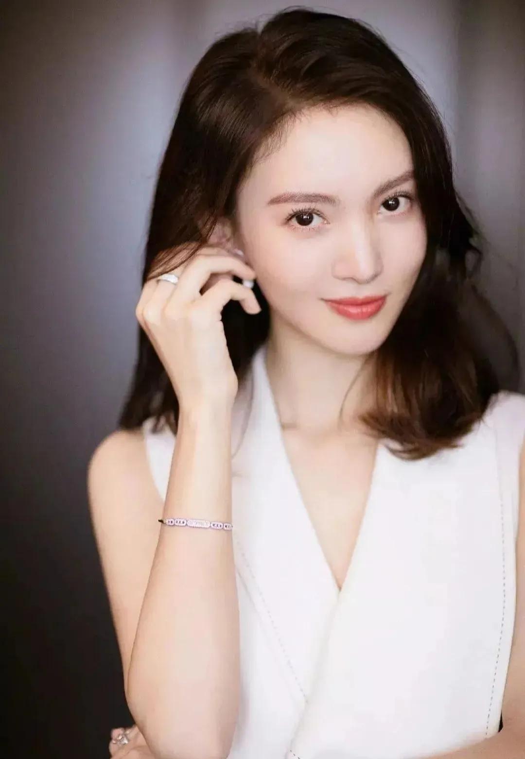 金晨|顶级性感名模金晨,冷感、美艳,出类拔萃