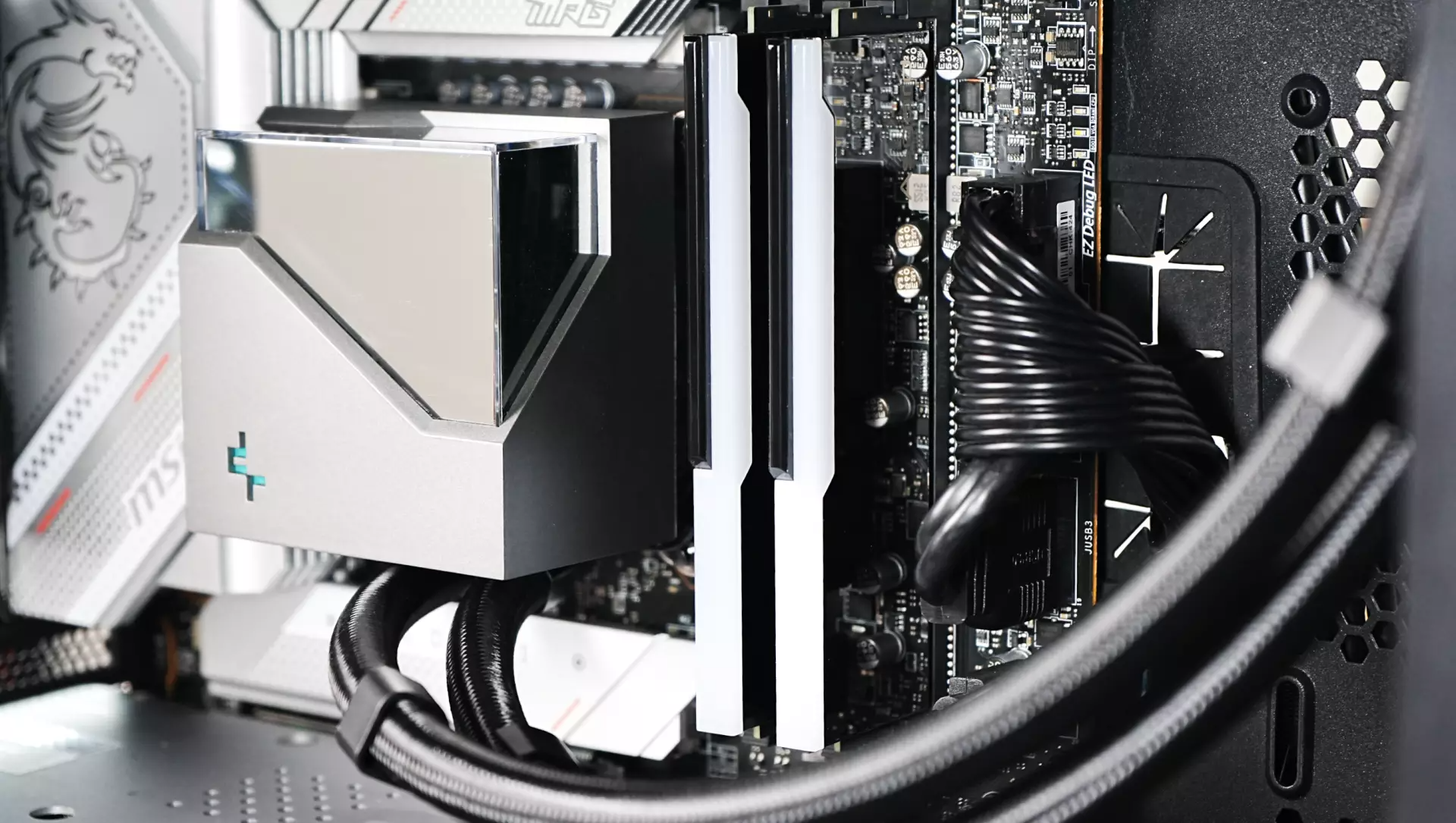 |三星B-die特挑加持，DDR4最强战力彰显？阿斯加特博拉琪内存实测