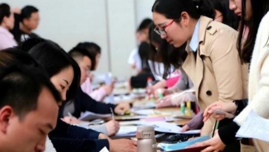 大学|3大岗位被“取消编制”，沦为普通合同制，“铁饭碗”成为过去式