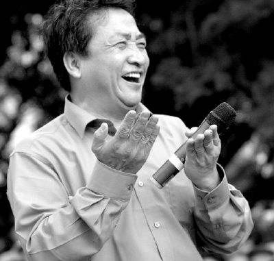 姜昆|同父不同命！姜昆掐断女儿明星梦，带养子上春晚，今养子成他骄傲