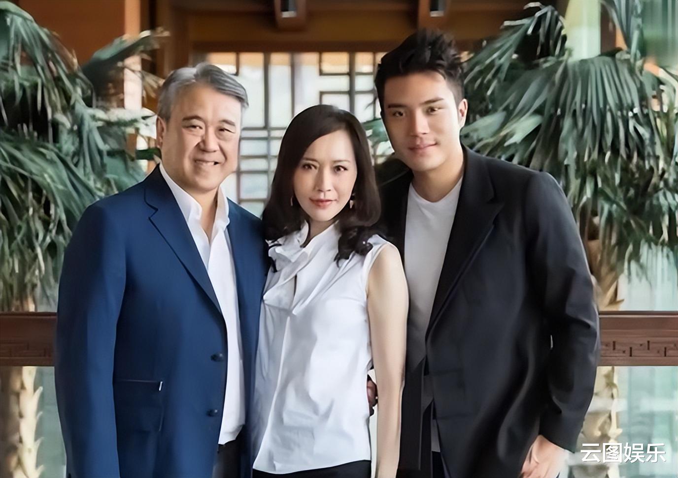 顾纪筠|59岁女星自曝拥有100个牌包!1个包能买一套房,息影后转行卖珠宝