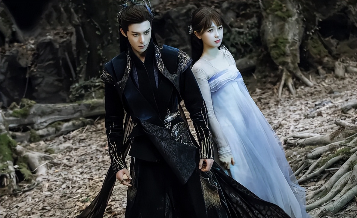 张芷溪|长月烬明：35岁张芷溪给28岁白鹿演妈，这让扮嫩演员还咋玩啊