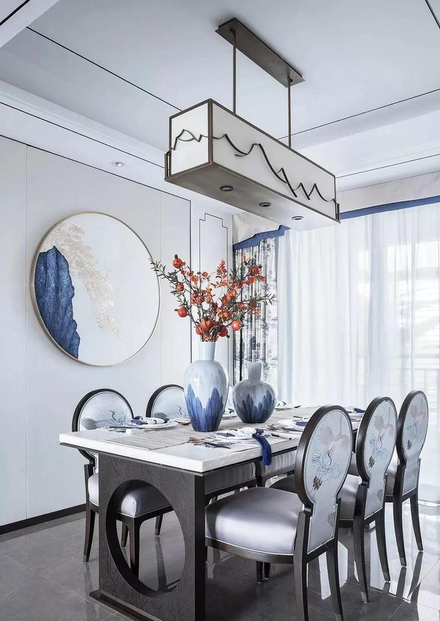 装修时窗帘的颜色怎么选择,才能与家中的环境更搭配?