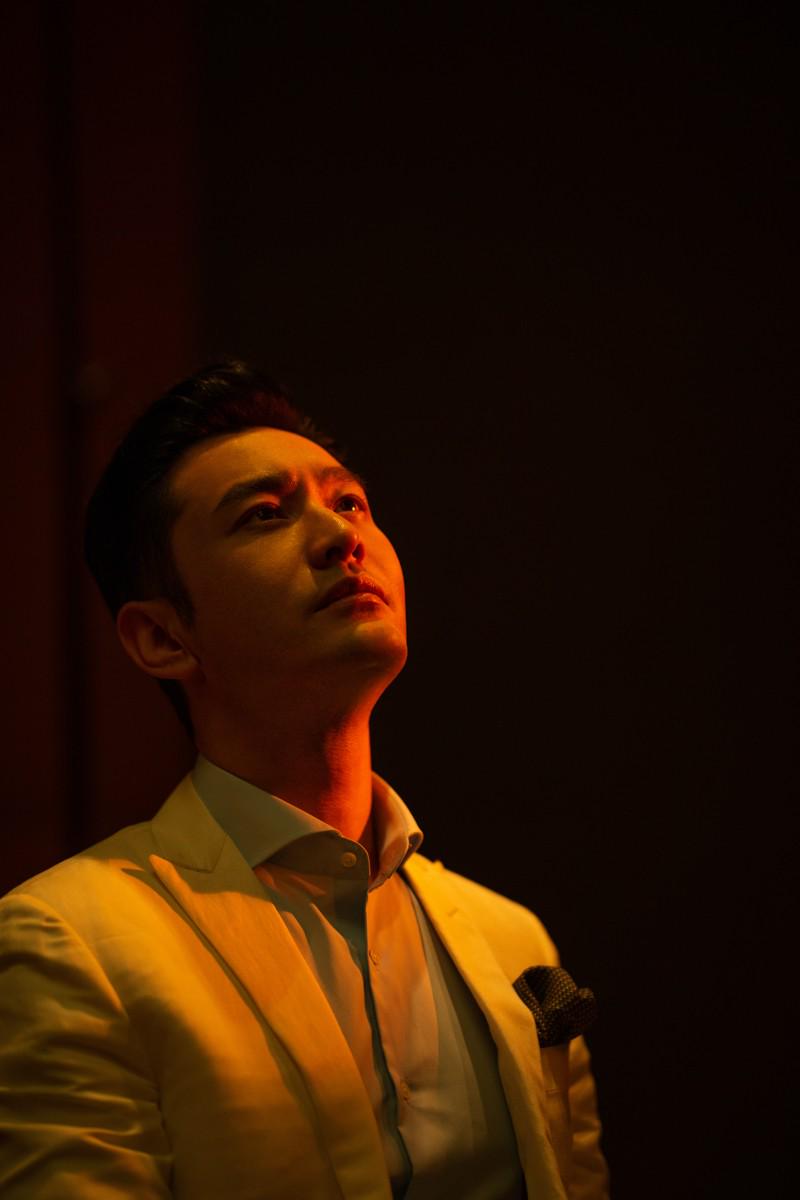 黄晓明|黄晓明被曝跟叶珂恋情后首现身，素面朝天满脸皱纹，头发白了不少