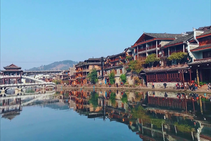 湖南|湖南省凤凰古城风景美丽，却因过于商业化，引起游客热议