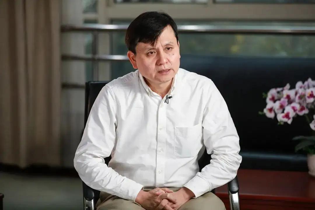 饶毅建议张文宏别扮演科学家,给出四字评价,冷思考不敌快思维?