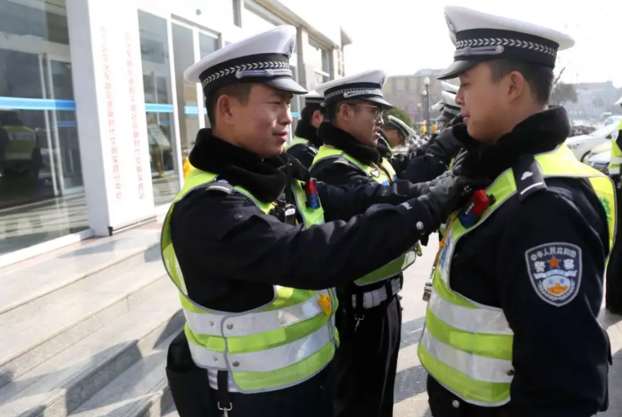 赵阳|“实在干不动了”，辅警工作8年仍选择离职，工资低不是全部原因