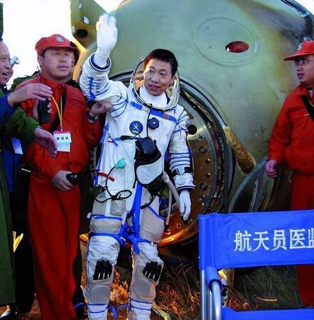 杨利伟曾在太空听到神秘“敲门声”,13年后,专家终于找到原因