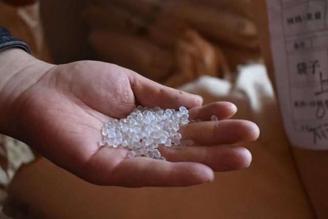 热熔胶到底有何魔力，现在家具封边都选择热熔胶？