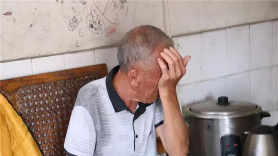 负债16万给儿子买房，65岁却住不进去，儿媳：每月八百您自己过