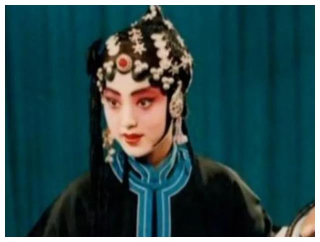 曾黎|“中戏两百年一遇的美女”曾黎,为何不爱帅哥,46岁仍未婚?