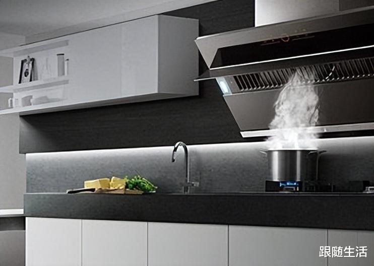 油烟机选侧吸好还是顶吸好？听完师傅的分析，发现太多家庭被坑了