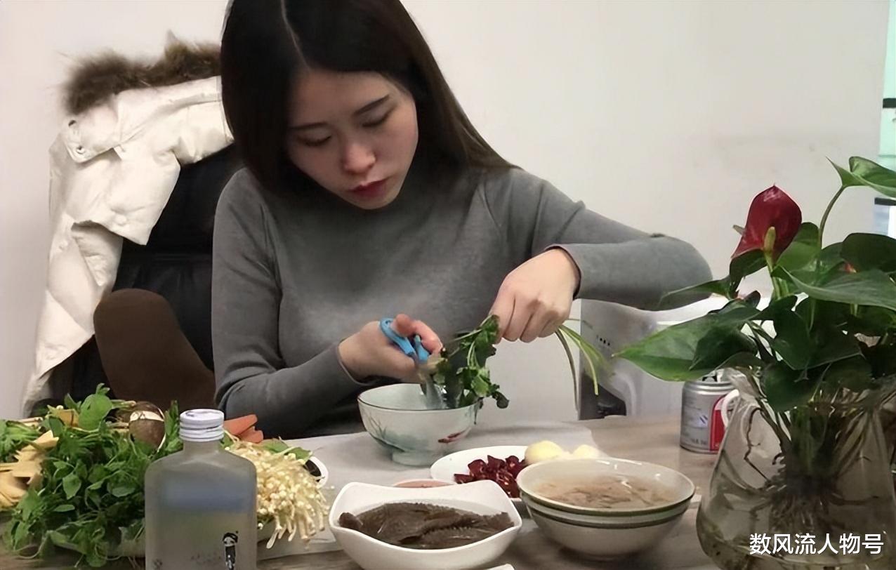 美食|办公室小野：为博流量想奇招，曾经力压李子柒，为何身陷舆论？