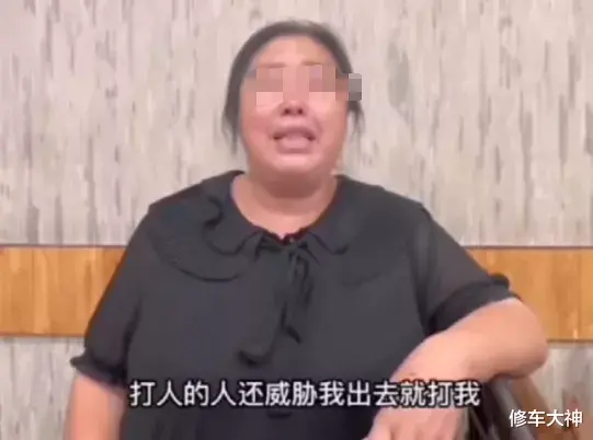 唐山打人案发生后,烧烤店被迫关门,老板娘哭诉: 打人的人威胁我,说出去就打我