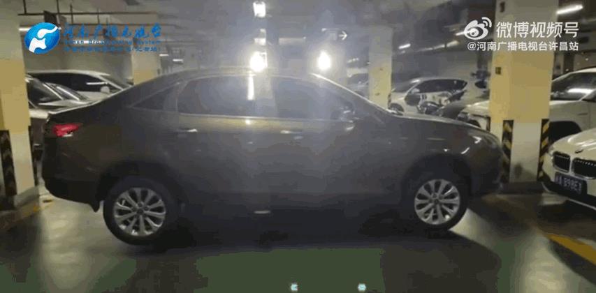 车位被占男子用叉车丢入河中,已被控制,网友:干了我不敢干的事