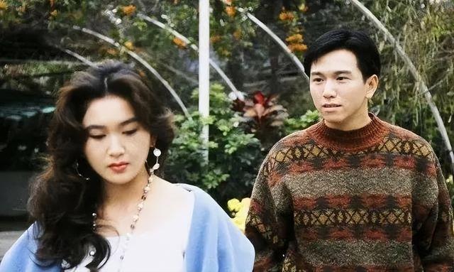 温兆伦|58岁港圈不老男神争议大！三度结婚娶小20岁内地娇妻