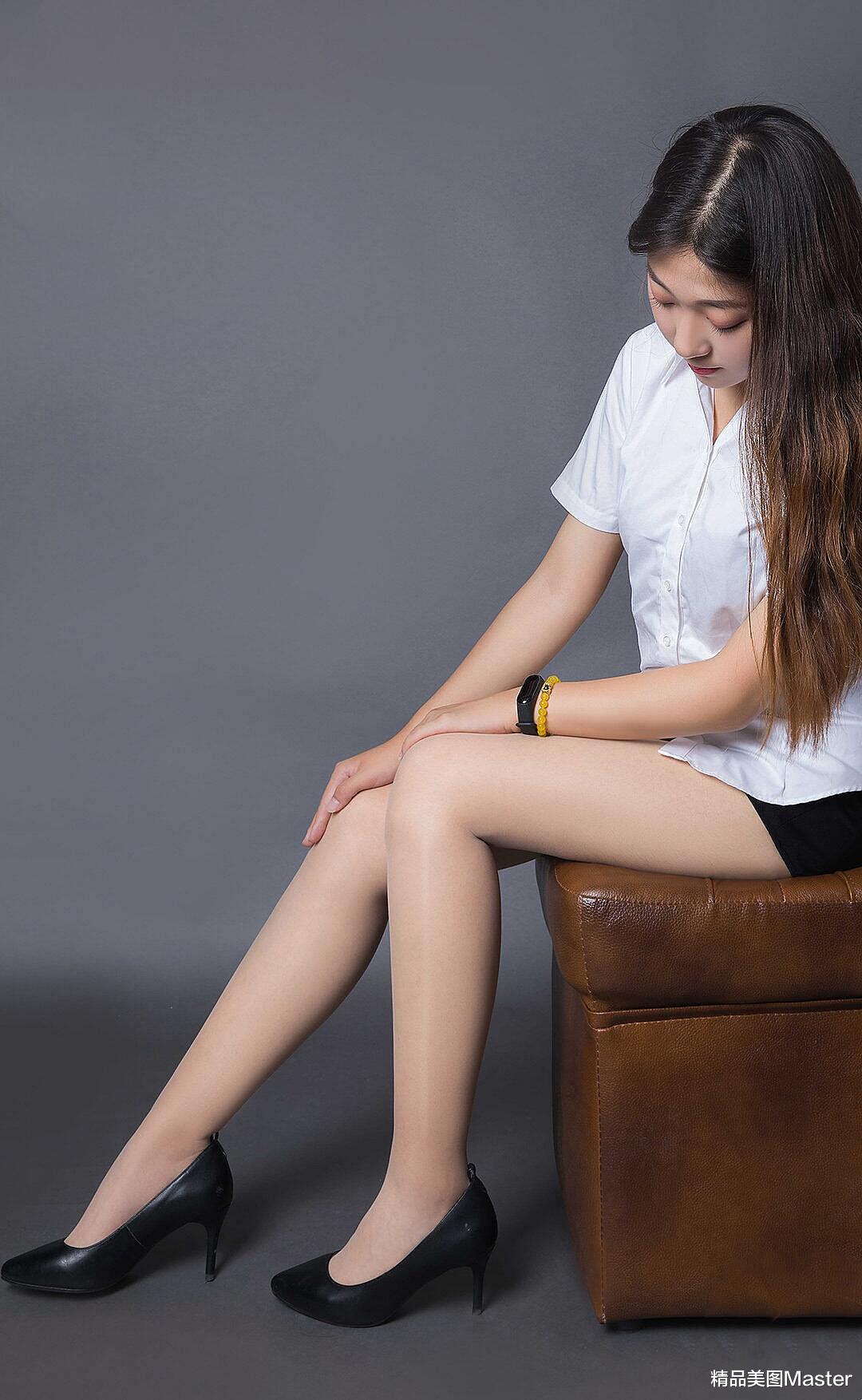 南昌|职场穿搭：白衬衣搭配包臀裙，你觉得怎么样？