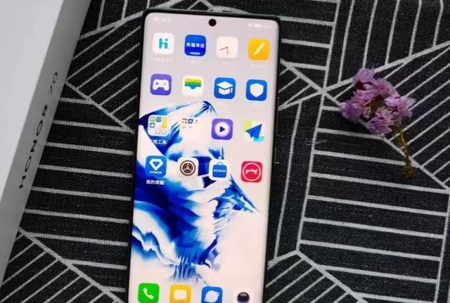 华为荣耀|上市仅一个月，12+256GB跌至2499元，荣耀稳了！